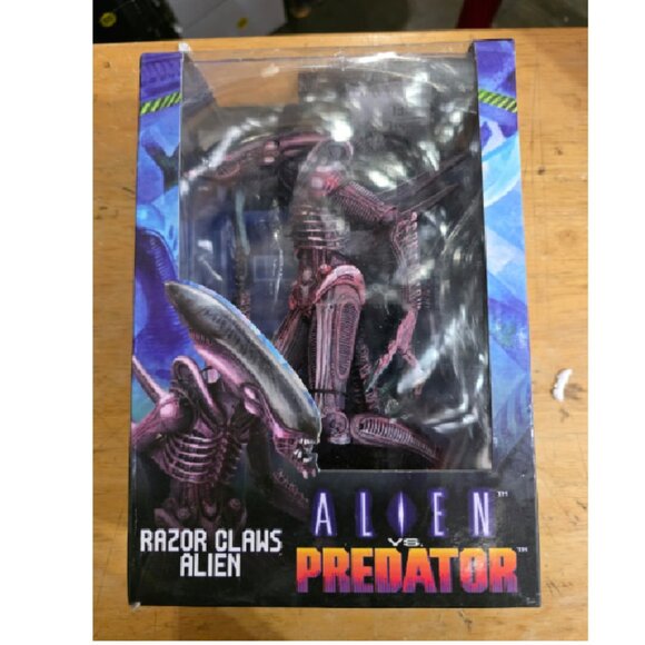 NECA Aliens vs Predator Action Figures Razor Claws 7" Scale, Arcade Appearance - Picture 1 of 1